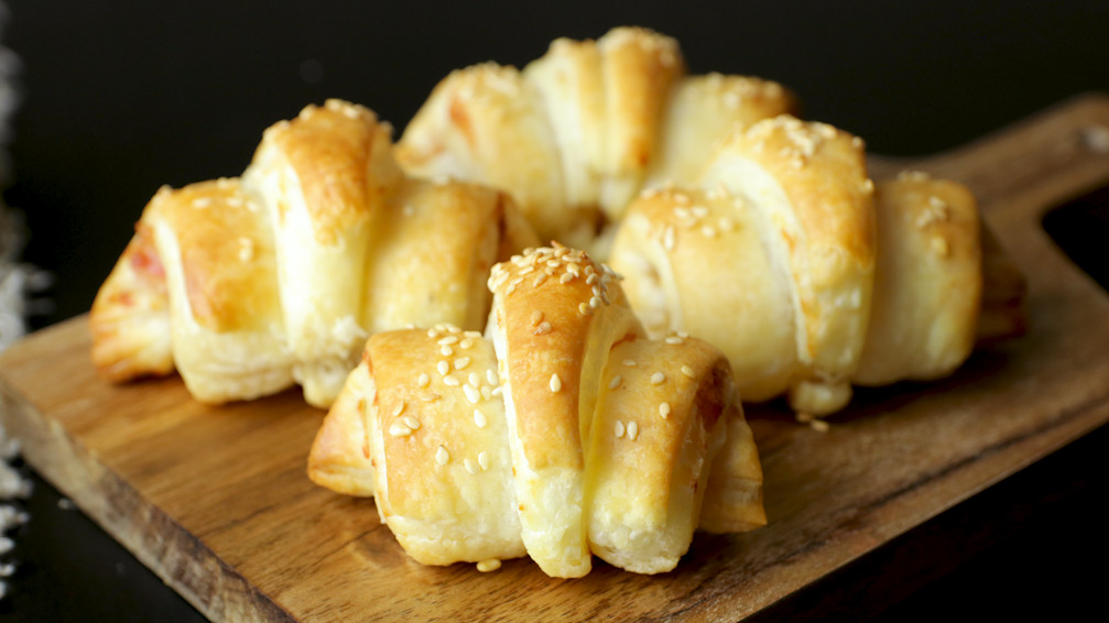 Mini croissant con bacon e Bella Lodi