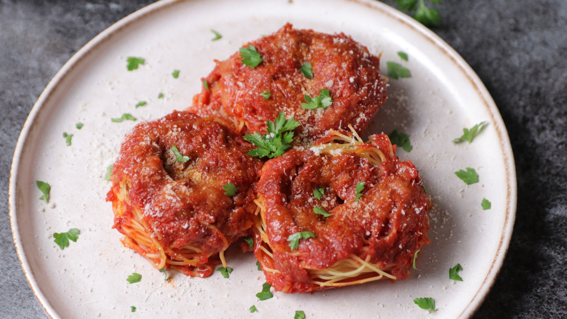 Nidi di pasta al Rag&ugrave; e Bella Lodi