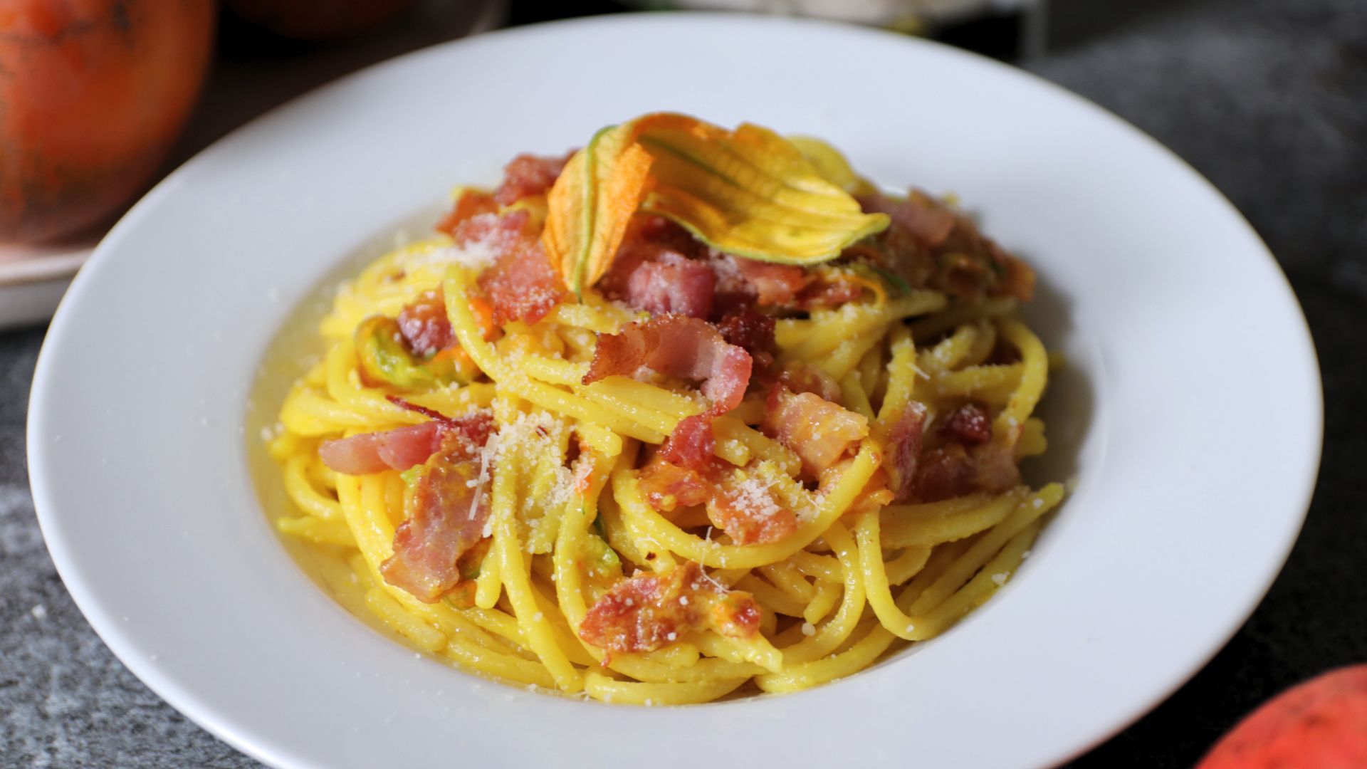 Spaghettoni ai fiori di zucca con Bella Lodi