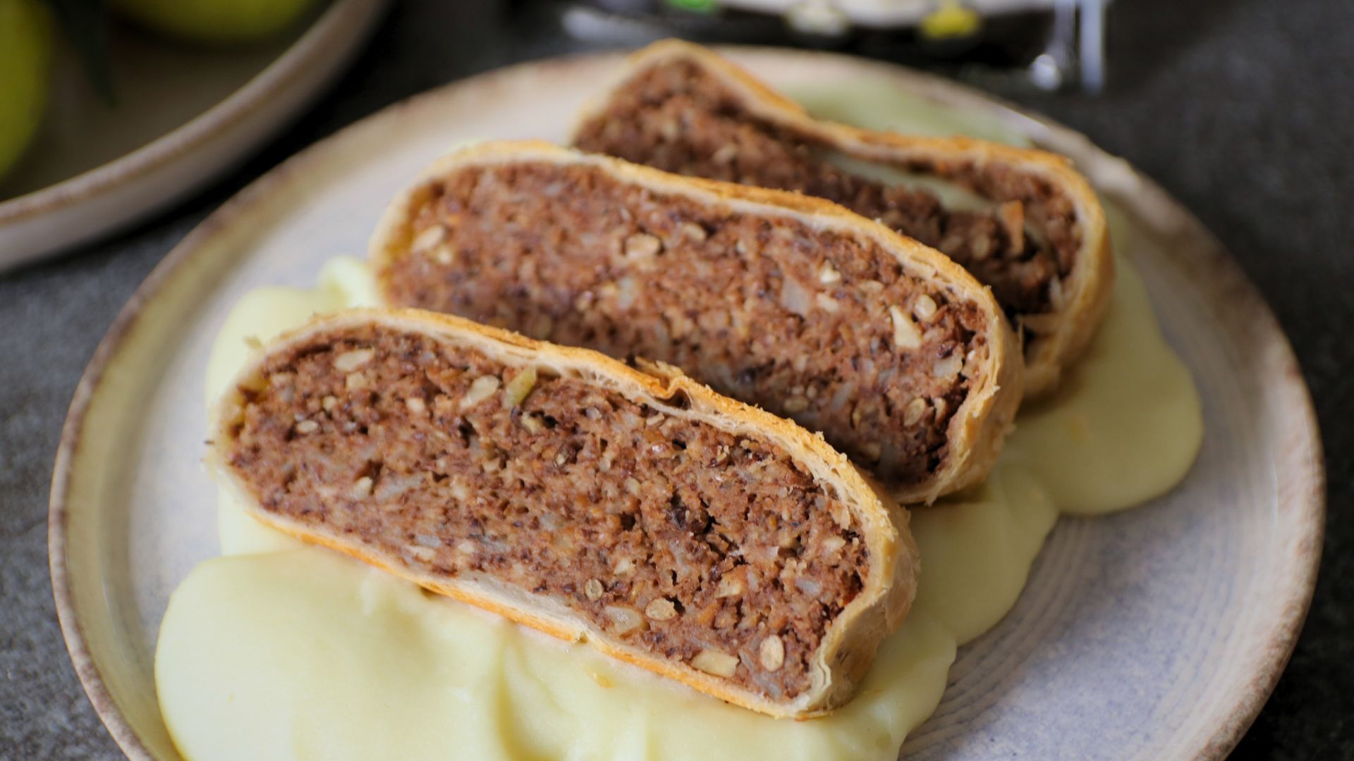 Strudel salato di lenticchie, noci e Bella Lodi