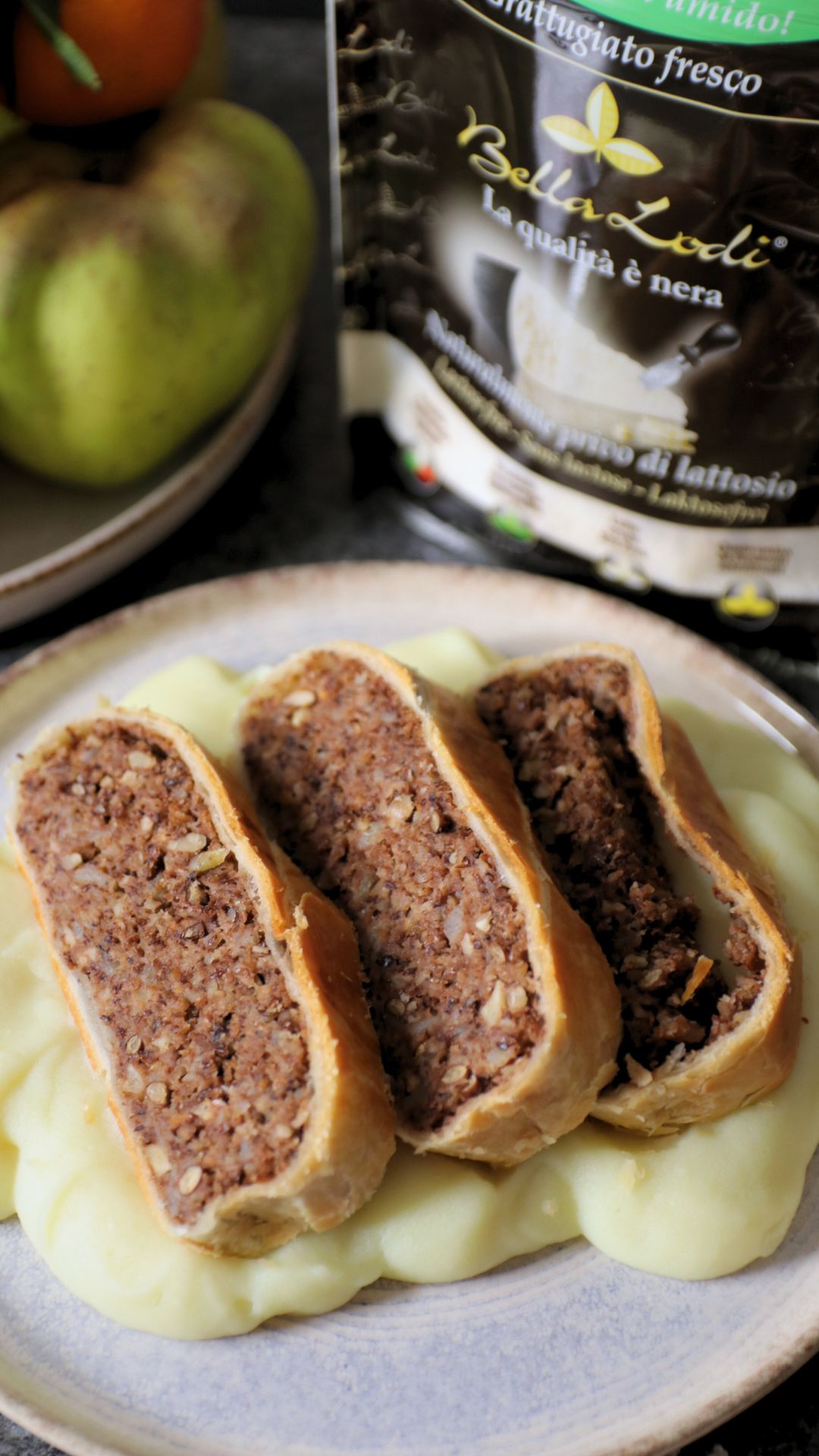 Strudel salato di lenticchie, noci e Bella Lodi