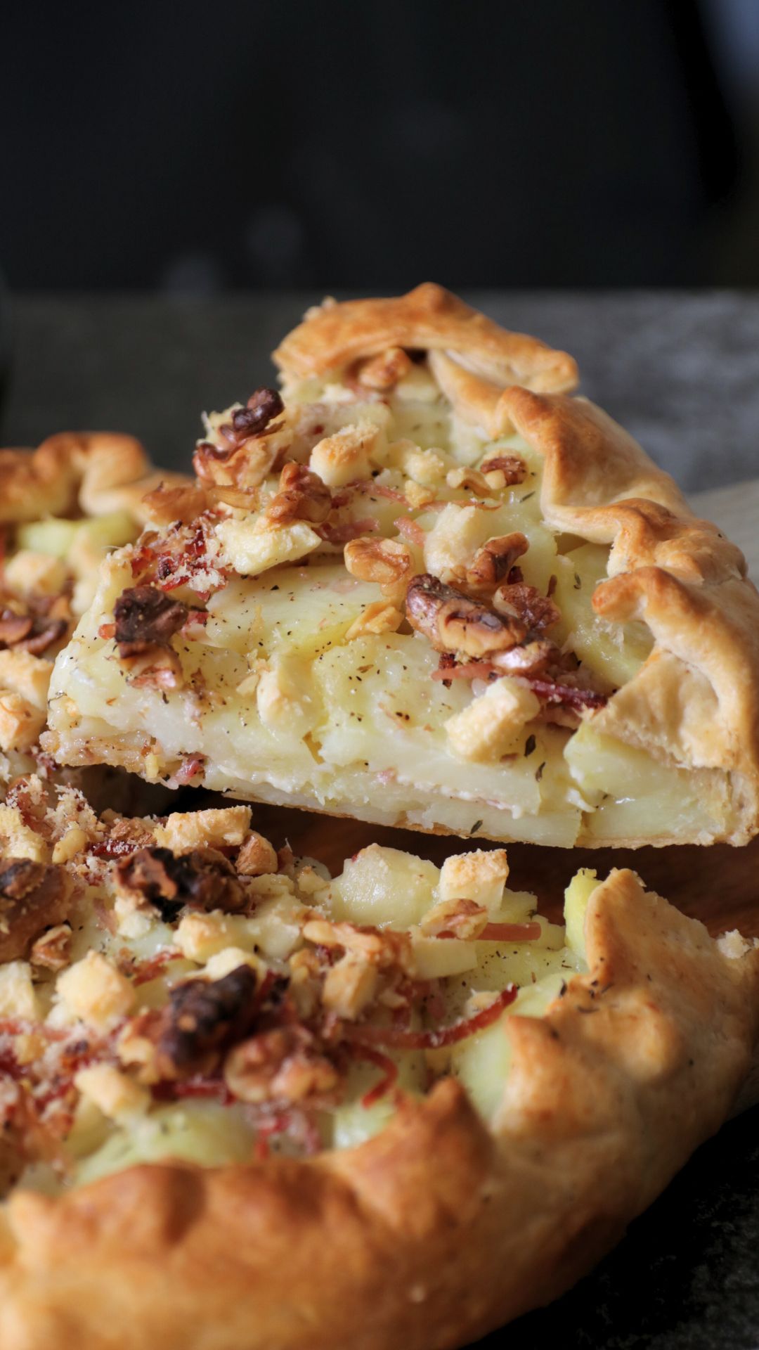 Torta salata rustica con patate, salva, speck e Grattugiato Bella Lodi