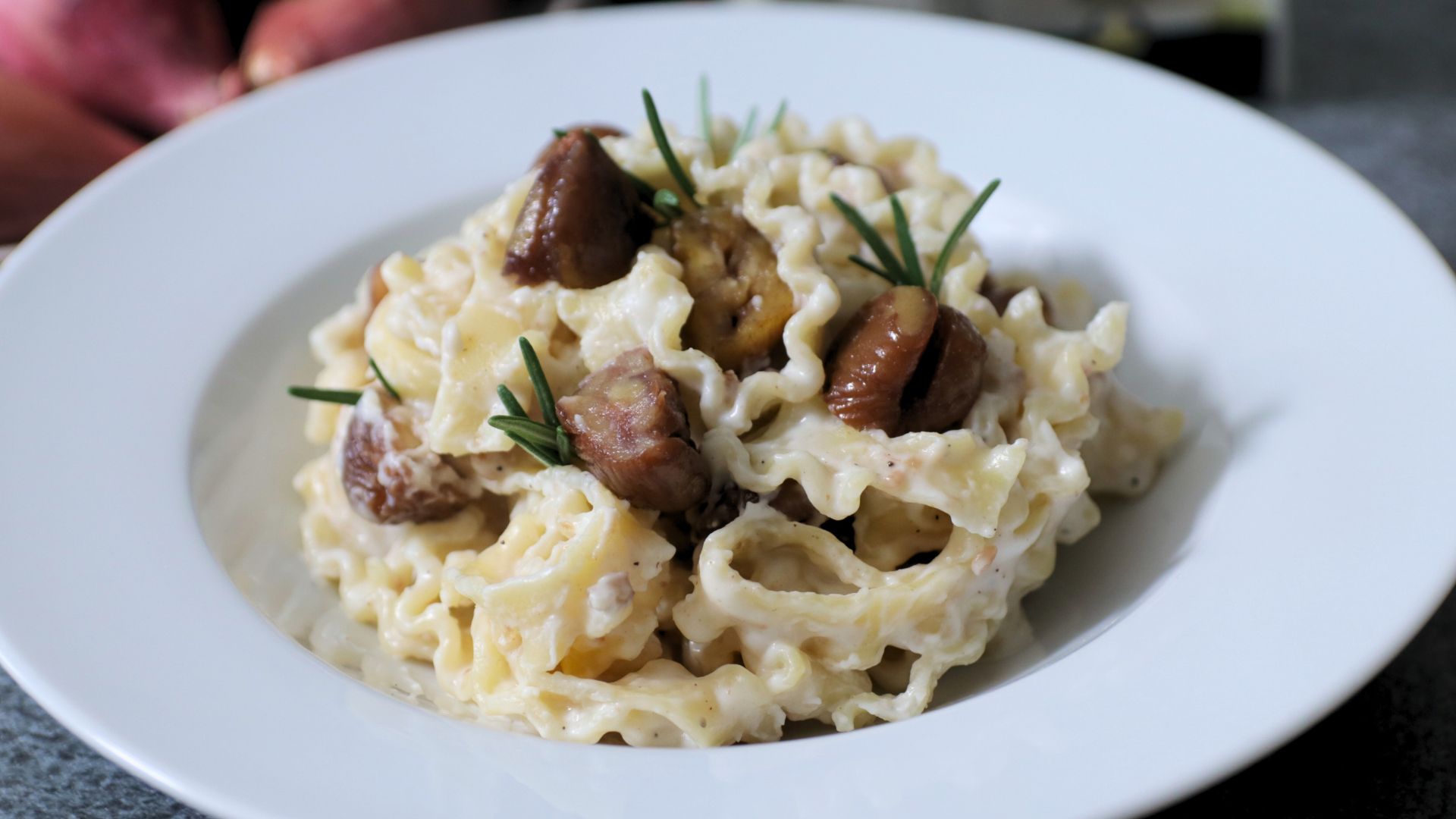 Reginette con crema al Bella Lodi e castagne al rosmarino