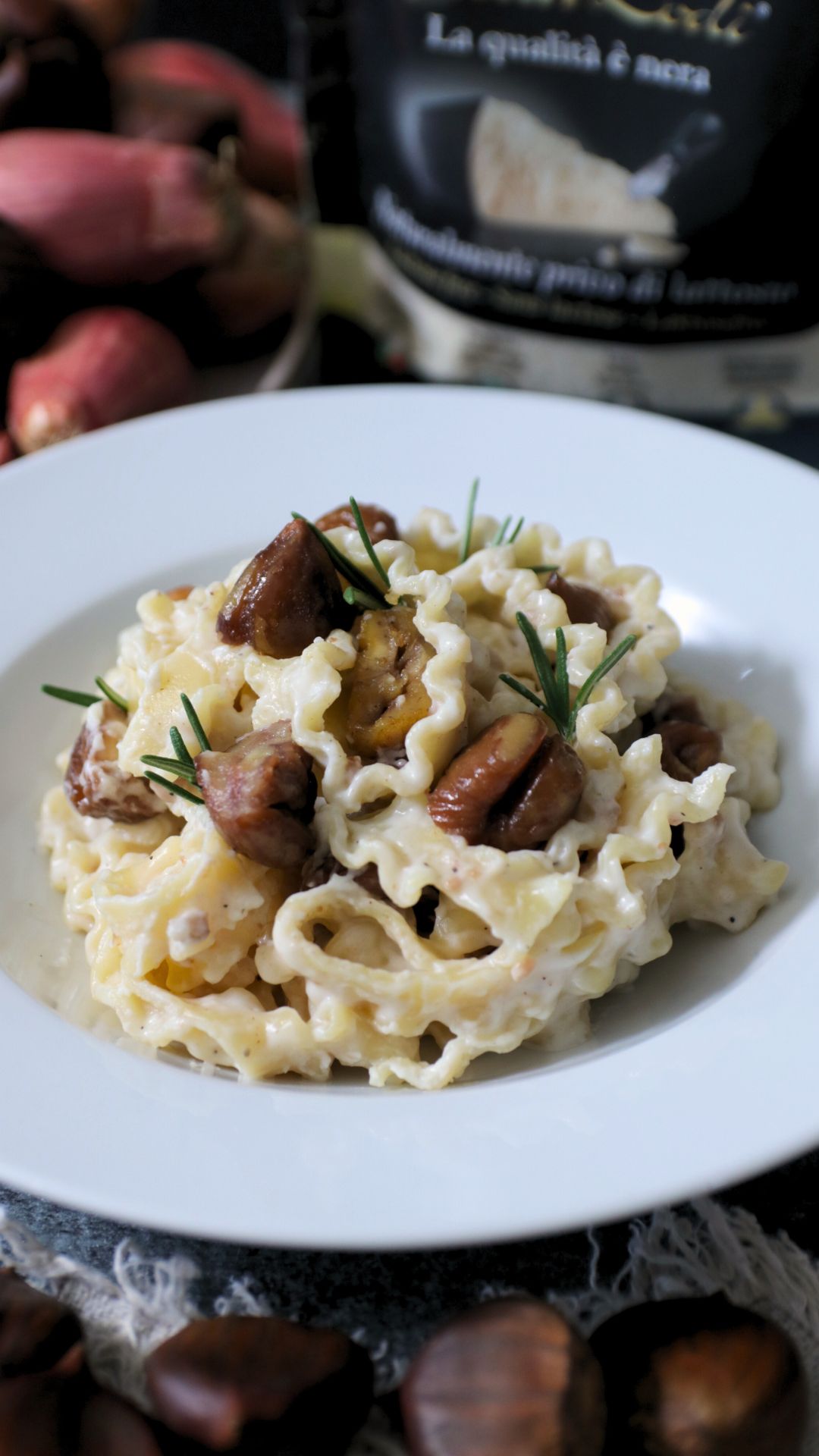 Reginette con crema al Bella Lodi e castagne al rosmarino