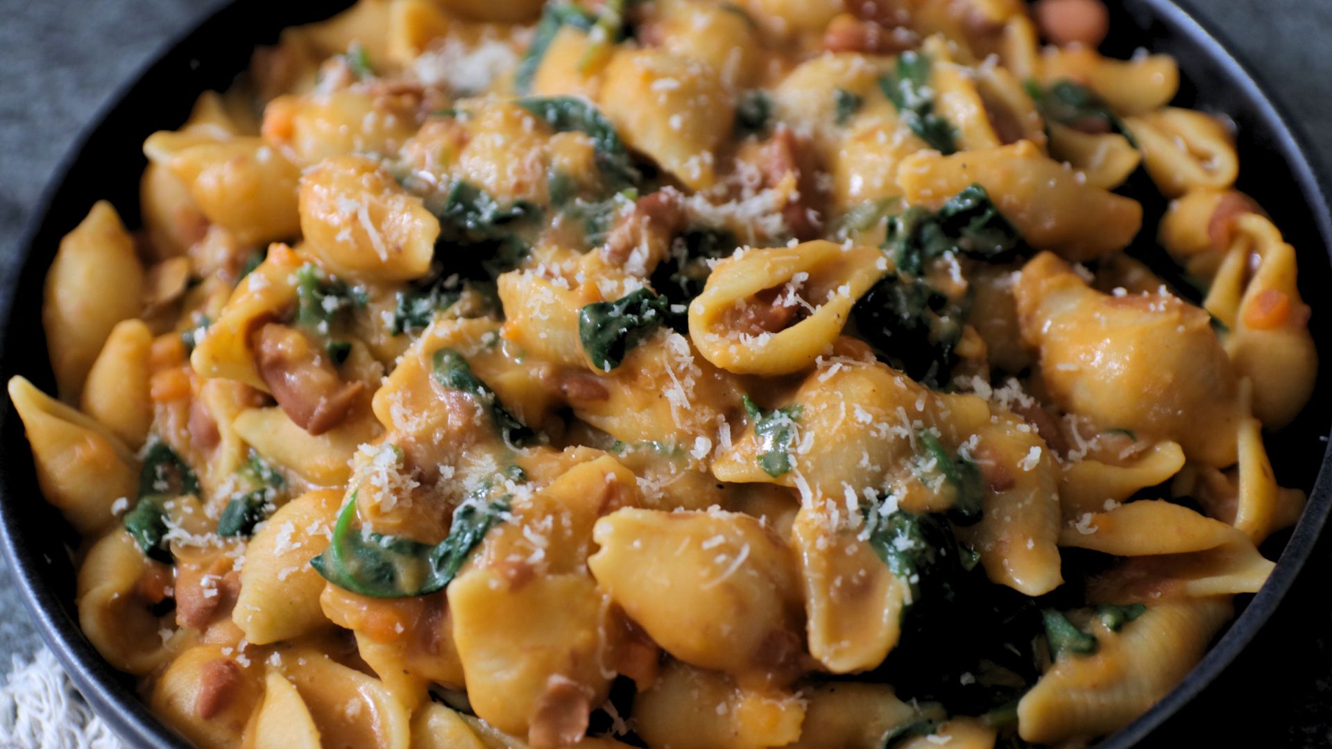 Conchiglie cremose ai fagioli con spinacino e Bella Lodi
