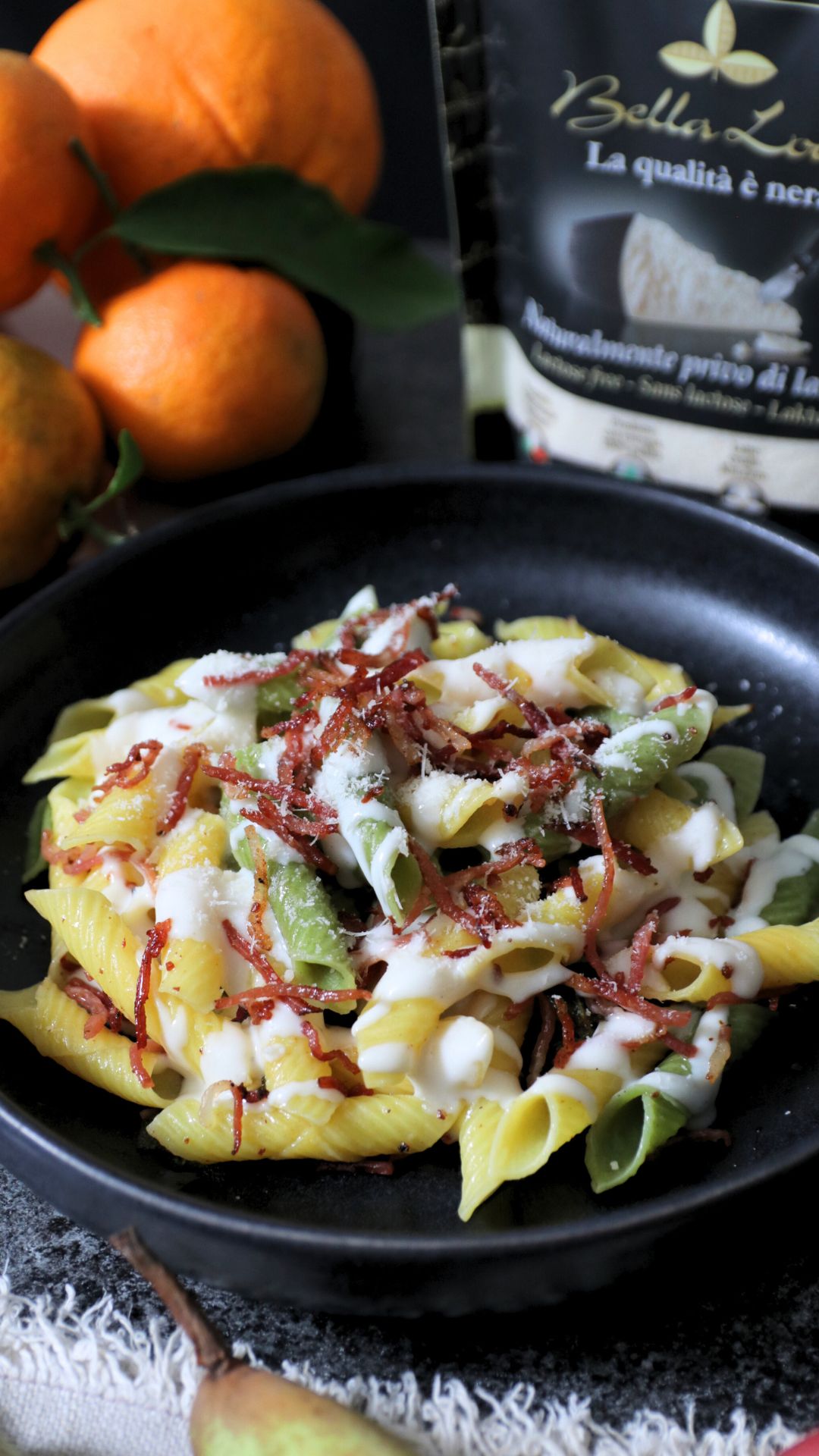 Garganelli paglia e fieno con crema al Bella Lodi e speck croccante