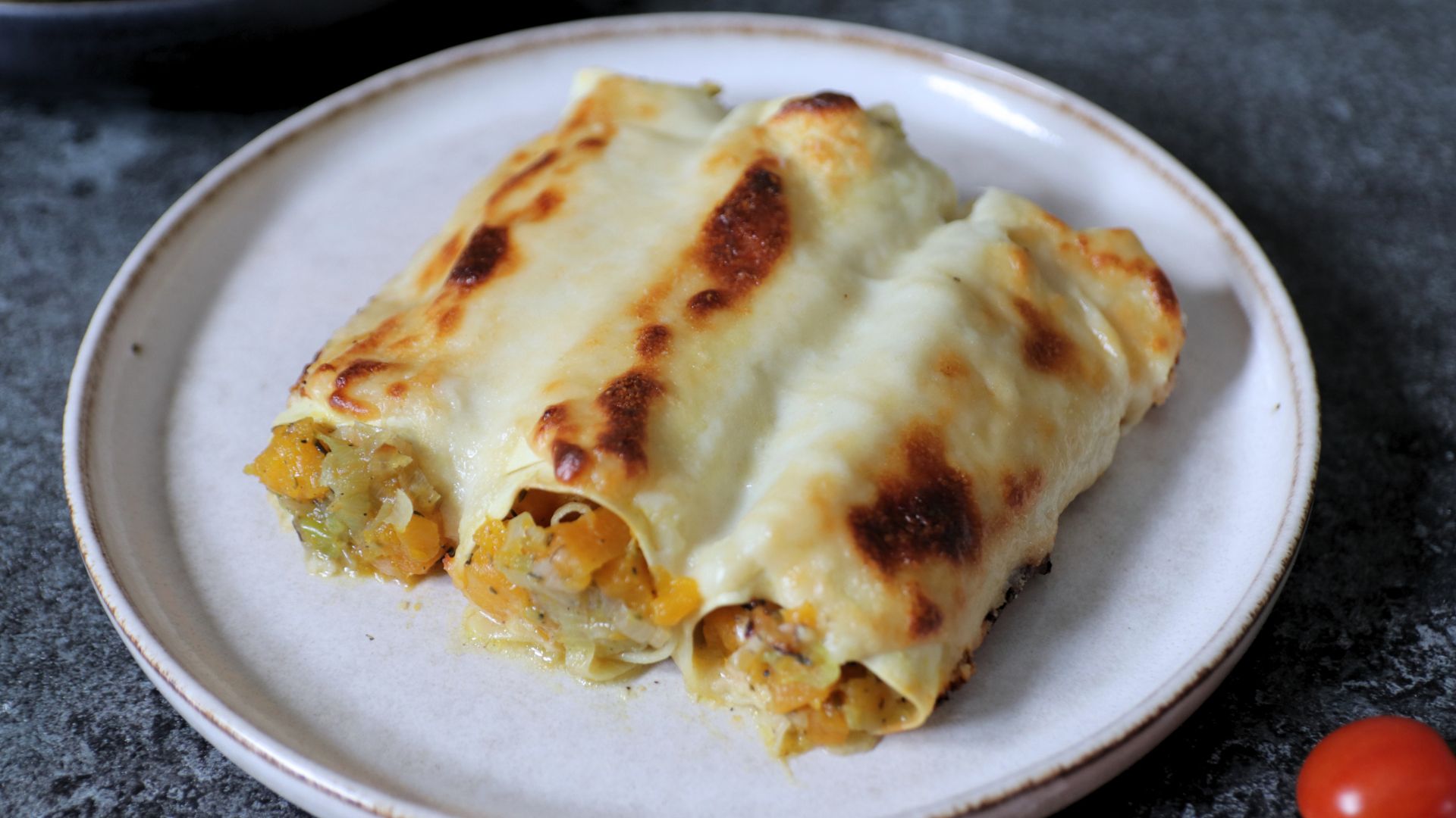 Cannelloni di verza, zucca e porri con crema al Bella Lodi