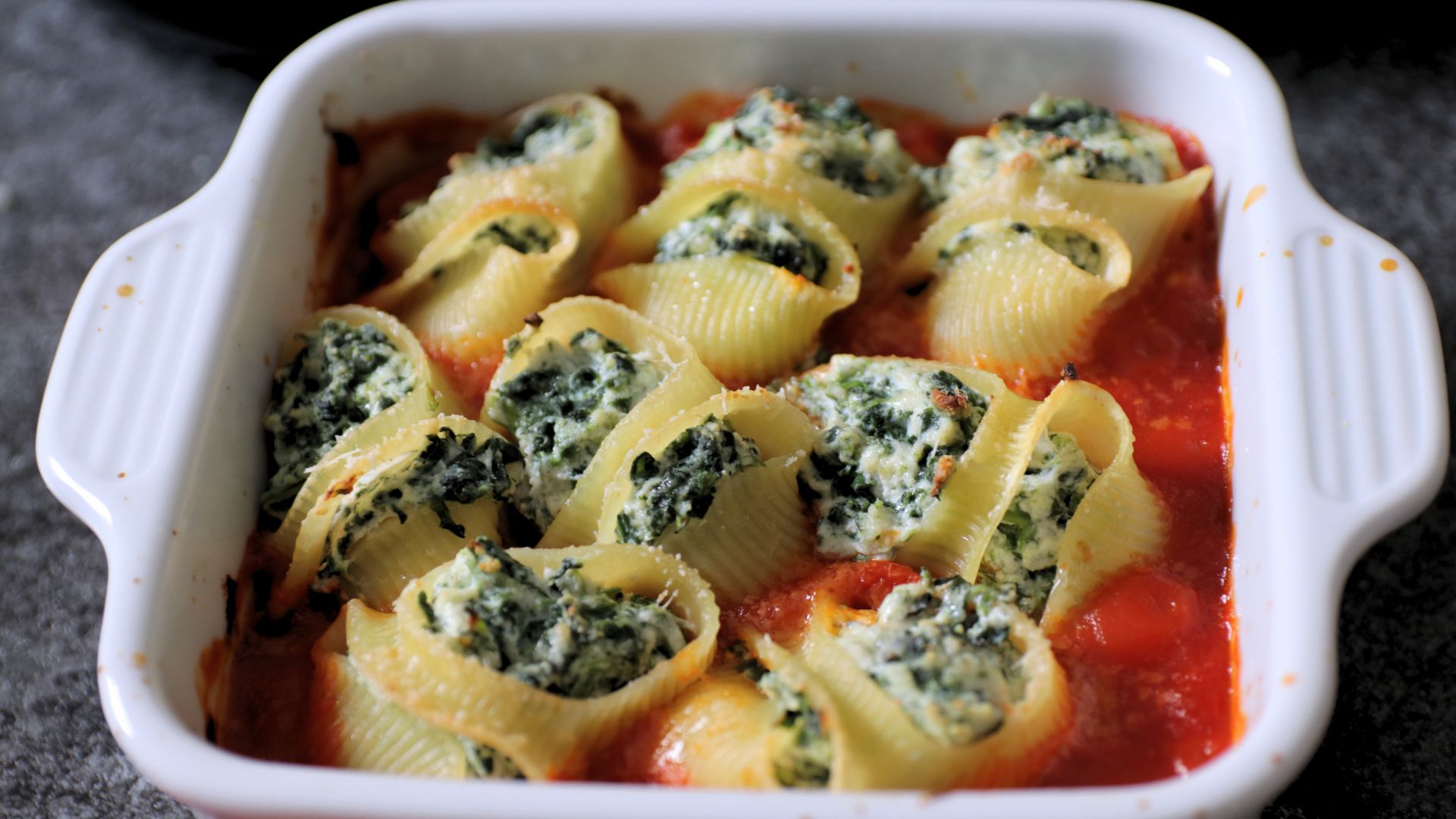 Lumache rigate ripiene ricotta e spinaci con Bella Lodi